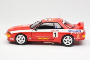 Nissan Skyline GT-R R32 #1 J. Richards / M. Skaife Bathurst 1000 Winner 1992 AUTOart 1:18 89279 Druckguss — Bild 4 von 8