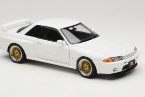 Nissan Skyline GT-R R32 V-Spec II Tuned Crystal White AUTOart 1:18 77416 Druckguss — Bild 6 von 8