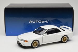 Nissan Skyline GT-R R32 V-Spec II Tuned Crystal White AUTOart 1:18 77416 Druckguss — Bild 8 von 8