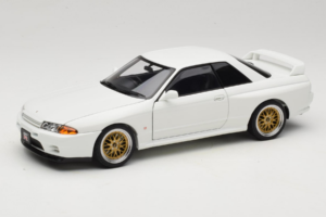 Nissan Skyline GT-R R32 V-Spec II Tuned Crystal White AUTOart 1:18 77416 Druckguss