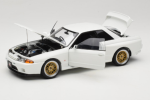 Nissan Skyline GT-R R32 V-Spec II Tuned Crystal White AUTOart 1:18 77416 Druckguss — Bild 2 von 8