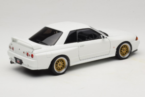 Nissan Skyline GT-R R32 V-Spec II Tuned Crystal White AUTOart 1:18 77416 Druckguss — Bild 3 von 8