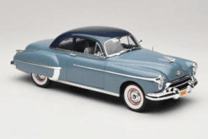 Oldsmobile 88 Blau Grease Auto World 1:18 AWSS103/06 Druckguss — Bild 6 von 8