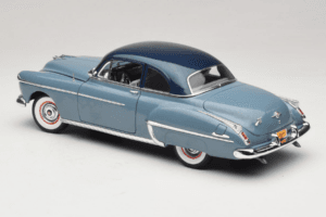 Oldsmobile 88 Blau Grease Auto World 1:18 AWSS103/06 Druckguss — Bild 7 von 8