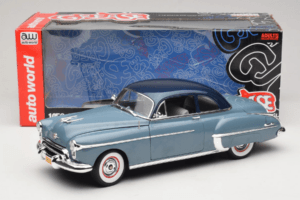 Oldsmobile 88 Blau Grease Auto World 1:18 AWSS103/06 Druckguss — Bild 8 von 8