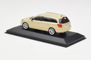Opel Astra H Kombi Gelb Minichamps 1:43 1799098 Druckguss — Bild 3 von 4
