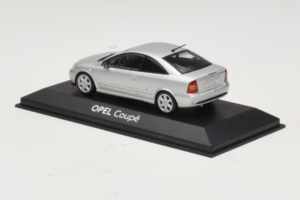 Opel Coupe Bertone Silber Minichamps 1:43 B24910027 Druckguss — Bild 3 von 4