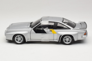 Opel Manta 400 Homologation Silber Revell 1:18 8491 Druckguss — Bild 3 von 6