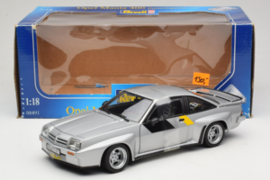 Opel Manta 400 Homologation Silber Revell 1:18 8491 Druckguss — Bild 6 von 6