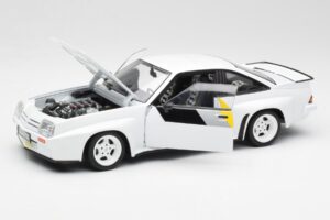 Opel Manta 400 Homologation Weiß Revell 1:18 8819 Druckguss — Bild 2 von 8