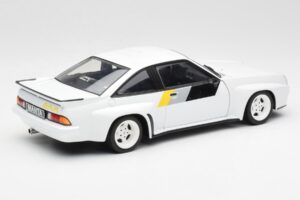 Opel Manta 400 Homologation Weiß Revell 1:18 8819 Druckguss — Bild 3 von 8
