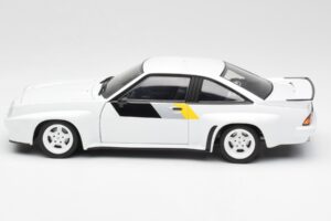 Opel Manta 400 Homologation Weiß Revell 1:18 8819 Druckguss — Bild 4 von 8