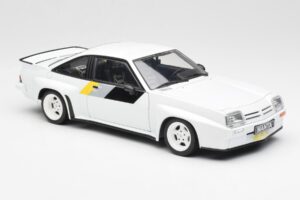 Opel Manta 400 Homologation Weiß Revell 1:18 8819 Druckguss — Bild 6 von 8