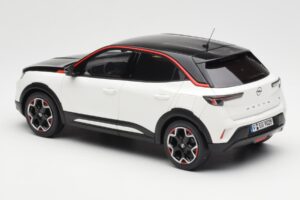 Opel Mokka-E GS Line Jada Weiß Otto 1:18 OT1045 Resin — Bild 5 von 6