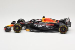 Oracle Red Bull Racing RB19 #1 M. Verstappen Winner Italian GP 2023 Minichamps 1:18 110231501 Druckguss — Bild 3 von 6