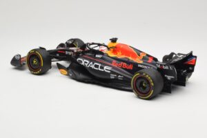 Oracle Red Bull Racing RB19 #1 M. Verstappen Winner Italian GP 2023 Minichamps 1:18 110231501 Druckguss — Bild 5 von 6
