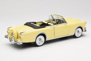 Packard Caribbean Cabriolet Gelb Road Signature 1:18 92798 Druckguss — Bild 3 von 8