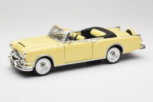 Packard Caribbean Cabriolet Gelb Road Signature 1:18 92798 Druckguss