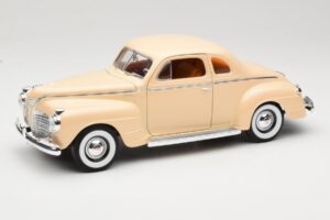Plymouth Coupe Beige Road Signature 1:18 92398 Druckguss