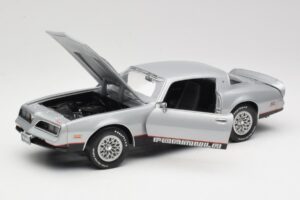 Pontiac Firebird Formula Silber ERTL 1:18 33514 Druckguss — Bild 2 von 8