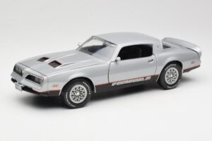 Pontiac Firebird Formula Silber ERTL 1:18 33514 Druckguss