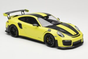 Porsche 911 GT2 RS 991.2 Weissach Package Grün Schwarze Felgen Minichamps 1:18 155068300-1 Druckguss — Bild 4 von 6