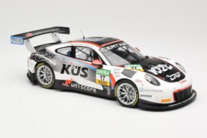 Porsche 911 991.2 GT3 R Kus Team 75 Bernhard #17 M. Ammermüller / M. Jaminet ADAC GT Masters 2017 Minichamps 1:18 155176917 D — Bild 4 von 6
