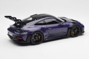 Porsche 911 992 GT3 RS Weissach Package Ultraviolet Norev 1:18 187368 Druckguss — Bild 3 von 8
