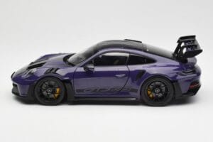 Porsche 911 992 GT3 RS Weissach Package Ultraviolet Norev 1:18 187368 Druckguss — Bild 4 von 8
