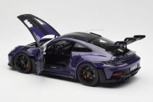 Porsche 911 992 GT3 RS Weissach Package Ultraviolet Norev 1:18 187368 Druckguss — Bild 5 von 8