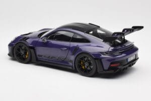 Porsche 911 992 GT3 RS Weissach Package Ultraviolet Norev 1:18 187368 Druckguss — Bild 7 von 8