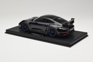 Porsche 911 992 TechArt GTstreet R Schwarz Mit Blauen Rädern TechArt 1:18 REMC009 Resin — Bild 5 von 6