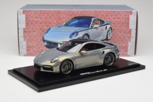 Porsche 911 Turbo S 992 Silver Bamboo Chromaflire With Display Case Spark 1:18 WAP0219100RTSS Resin — Bild 6 von 7