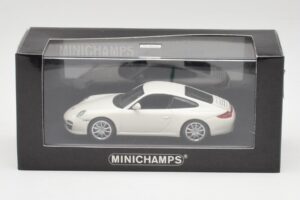 Porsche 911 997 Carrera 4S Carrara Weiß Minichamps 1:43 403066431 Druckguss — Bild 4 von 4