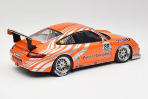 Porsche 911 997 GT3 R #88 Porsche Consulting 2005 AUTOart 1:18 77821 Druckguss — Bild 3 von 8