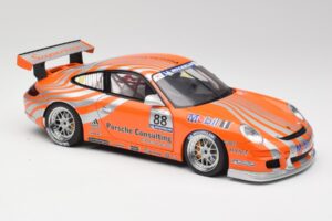 Porsche 911 997 GT3 R #88 Porsche Consulting 2005 AUTOart 1:18 77821 Druckguss — Bild 6 von 8