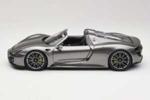 Porsche 918 Spyder Liquid Metal Silber Minichamps 1:18 110062430 Druckguss — Bild 4 von 8