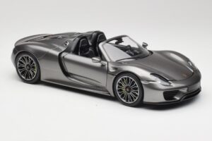 Porsche 918 Spyder Liquid Metal Silber Minichamps 1:18 110062430 Druckguss — Bild 6 von 8