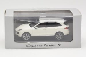 Porsche Cayenne 958 Turbo S Weiß Minichamps 1:43 WAP0200220C Druckguss — Bild 4 von 4