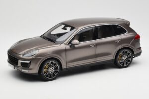 Porsche Cayenne E2 Turbo S Umbra Metallic Minichamps 1:18 WAP0213020F Druckguss