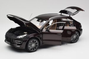 Porsche Macan 95B Turbo Mahagoni Metallic Minichamps 1:18 110062500 Druckguss — Bild 2 von 8