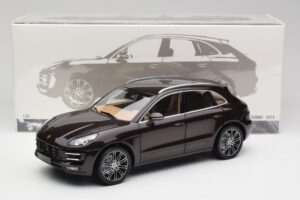 Porsche Macan 95B Turbo Mahagoni Metallic Minichamps 1:18 110062500 Druckguss — Bild 8 von 8