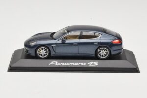 Porsche Panamera 970 4 Blau Metallic Minichamps 1:43 400068220 Druckguss