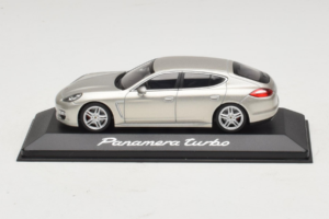 Porsche Panamera 970 Turbo Silber Minichamps 1:43 WAP02000519 Druckguss