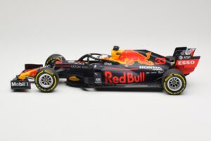 Red Bull Racing RB16 #33 M. Verstappen Winner 70th Anniversary GP 2020 Minichamps 1:18 110200533 Druckguss — Bild 3 von 6