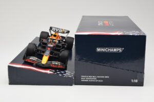 Red Bull Racing RB18 #1 M. Verstappen Winner Austin GP 2022 Minichamps 1:18 113222901 Druckguss — Bild 6 von 6