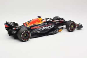 Red Bull Racing RB19 #1 M. Verstappen Winner Spanish GP 2023 Minichamps 1:18 110230801 Druckguss — Bild 2 von 6
