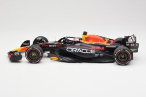 Red Bull Racing RB19 #1 M. Verstappen Winner Spanish GP 2023 Minichamps 1:18 110230801 Druckguss — Bild 3 von 6