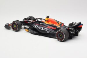 Red Bull Racing RB19 #1 M. Verstappen Winner Spanish GP 2023 Minichamps 1:18 110230801 Druckguss — Bild 5 von 6