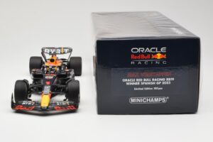 Red Bull Racing RB19 #1 M. Verstappen Winner Spanish GP 2023 Minichamps 1:18 110230801 Druckguss — Bild 6 von 6